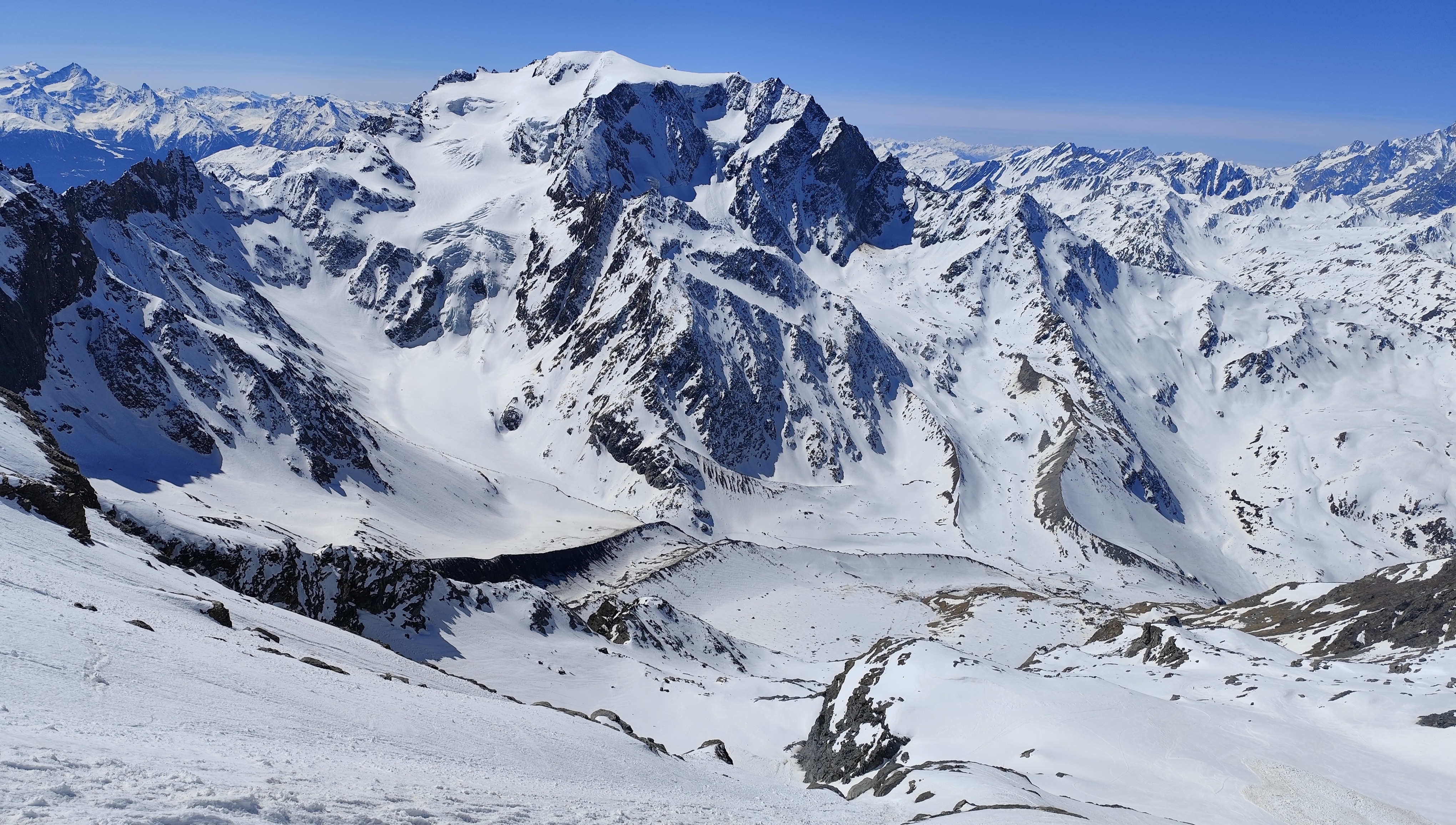 Montée au Plateau du couloir, face au Vélan